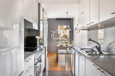 Apartamento de 4 dormitorios en venta en Barcelona, Cataluña, Spain № 8594 - foto 3