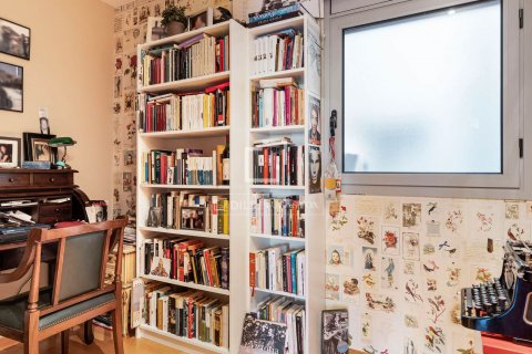 Apartamento de 4 dormitorios en venta en Barcelona, Cataluña, Spain № 8594 - foto 21