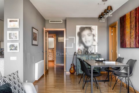 Apartamento de 4 dormitorios en venta en Barcelona, Cataluña, Spain № 8594 - foto 12