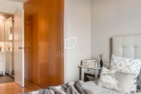 Apartamento de 4 dormitorios en venta en Barcelona, Cataluña, Spain № 8594 - foto 18