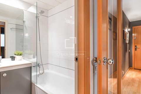 Apartamento de 4 dormitorios en venta en Barcelona, Cataluña, Spain № 8594 - foto 23