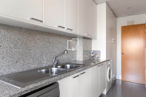 Apartamento de 4 dormitorios en venta en Barcelona, Cataluña, Spain № 8594 - foto 16