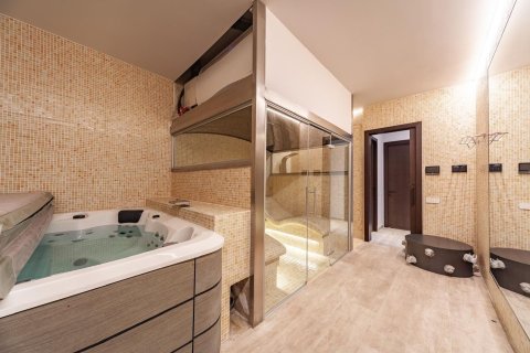 Сasa de 5 dormitorios en venta en Castelldefels, Barcelona, Cataluña, Spain № 6303 - foto 8