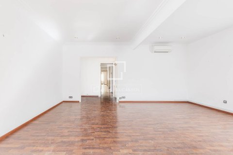 Купить квартиру в Барселона, Испания с 3 спальни, 120м², № 6602 - фото 9