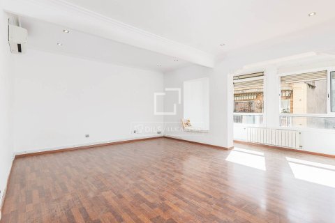 Купить квартиру в Барселона, Испания с 3 спальни, 120м², № 6602 - фото 2