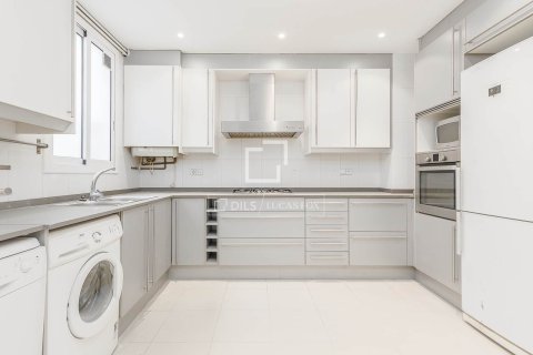 Купить квартиру в Барселона, Испания с 3 спальни, 120м², № 6602 - фото 11
