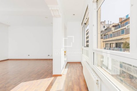 Купить квартиру в Барселона, Испания с 3 спальни, 120м², № 6602 - фото 4