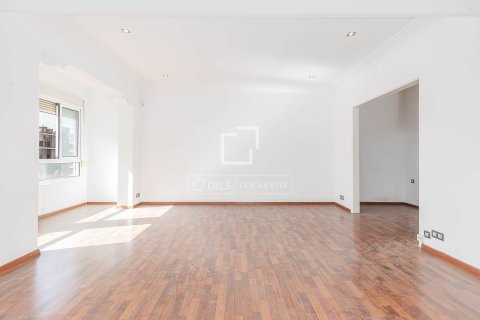 Купить квартиру в Барселона, Испания с 3 спальни, 120м², № 6602 - фото 8