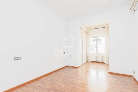 Купить квартиру в Барселона, Испания с 3 спальни, 120м², № 6602 - фото 19