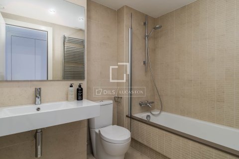 Apartamento de 2 dormitorios en venta en Barcelona, Cataluña, Spain № 6598 - foto 17