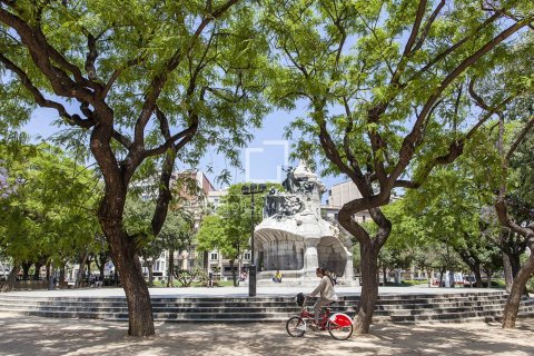 Apartamento de 4 dormitorios en venta en Barcelona, Cataluña, Spain № 4122 - foto 17