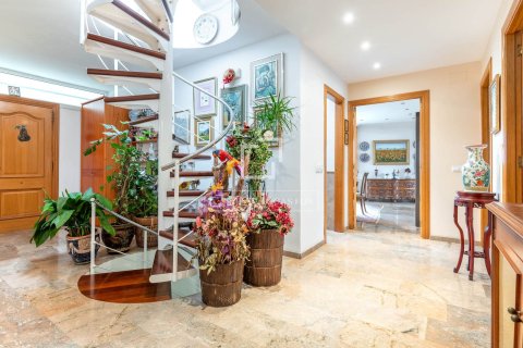 Villa de 6 dormitorios en venta en Sitges, Barcelona, Cataluña, Spain № 4119 - foto 24