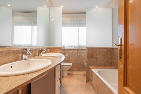 Villa de 6 dormitorios en venta en Sitges, Barcelona, Cataluña, Spain № 4119 - foto 29