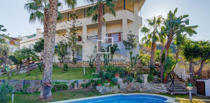 Villa de 6 dormitorios en venta en Sitges, Barcelona, Cataluña, Spain № 4119