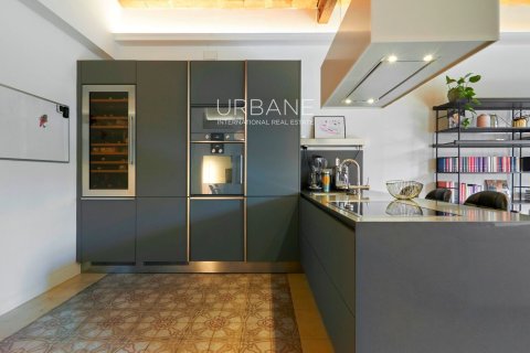 Apartamento de 3 dormitorios en venta en Eixample, Barcelona, Cataluña, Spain № 2663 - foto 3