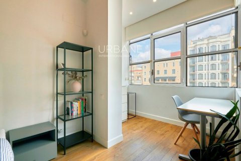Apartamento de 3 dormitorios en venta en Eixample, Barcelona, Cataluña, Spain № 2663 - foto 6