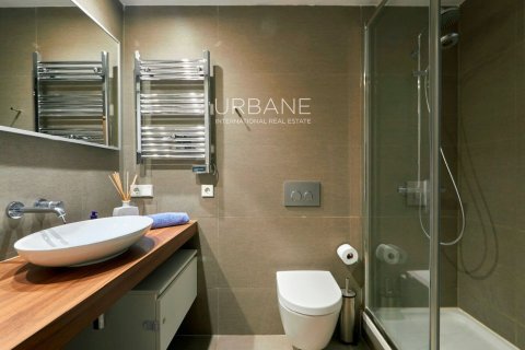 Apartamento de 3 dormitorios en venta en Eixample, Barcelona, Cataluña, Spain № 2663 - foto 9