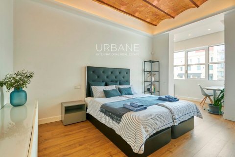 Apartamento de 3 dormitorios en venta en Eixample, Barcelona, Cataluña, Spain № 2663 - foto 5