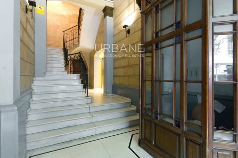 Apartamento de 3 dormitorios en venta en Eixample, Barcelona, Cataluña, Spain № 2663 - foto 12