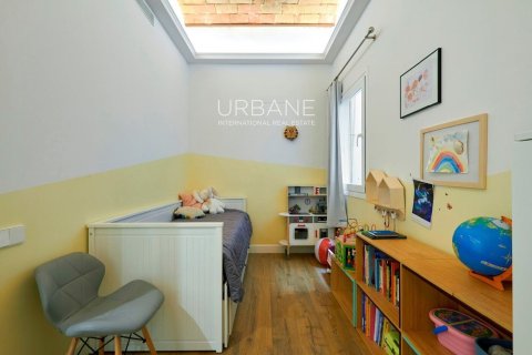 Apartamento de 3 dormitorios en venta en Eixample, Barcelona, Cataluña, Spain № 2663 - foto 8