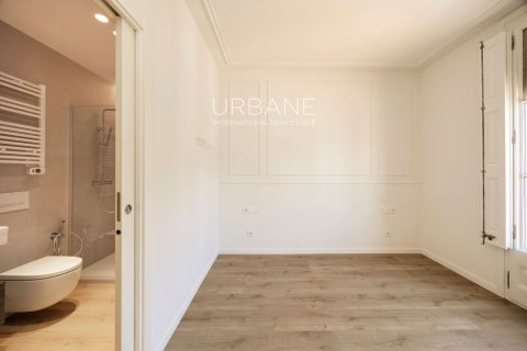 2 bedrooms apartment for sale in Eixample, Barcelona, Catalonia, Spain № 2661 - photo 22