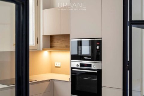 2 bedrooms apartment for sale in Eixample, Barcelona, Catalonia, Spain № 2661 - photo 11