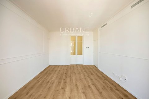 2 bedrooms apartment for sale in Eixample, Barcelona, Catalonia, Spain № 2661 - photo 18