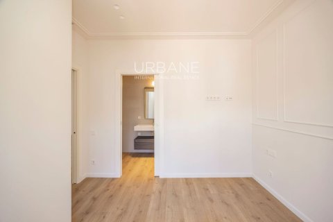 2 bedrooms apartment for sale in Eixample, Barcelona, Catalonia, Spain № 2661 - photo 20
