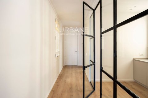 2 bedrooms apartment for sale in Eixample, Barcelona, Catalonia, Spain № 2661 - photo 12