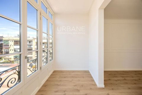 2 bedrooms apartment for sale in Eixample, Barcelona, Catalonia, Spain № 2661 - photo 2