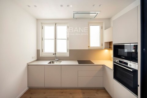 2 bedrooms apartment for sale in Eixample, Barcelona, Catalonia, Spain № 2661 - photo 3