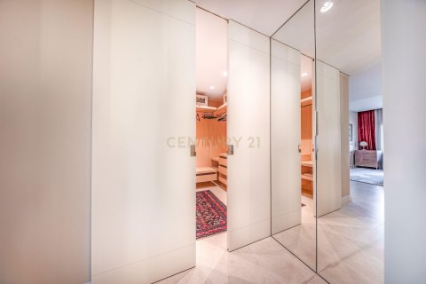 Apartamento de 4 dormitorios en venta en Barcelona, Cataluña, Spain № 6971 - foto 26