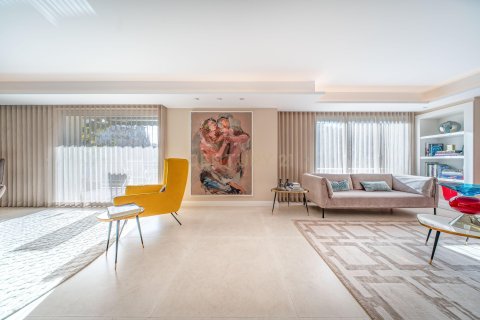 Apartamento de 4 dormitorios en venta en Barcelona, Cataluña, Spain № 6971 - foto 6