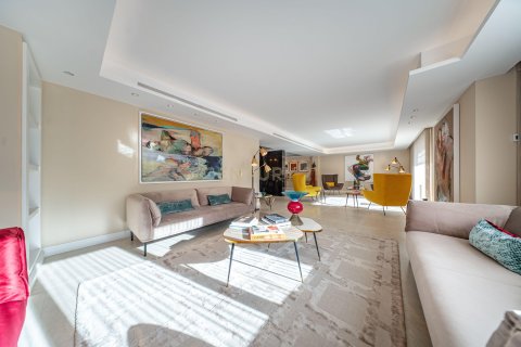 Apartamento de 4 dormitorios en venta en Barcelona, Cataluña, Spain № 6971 - foto 2