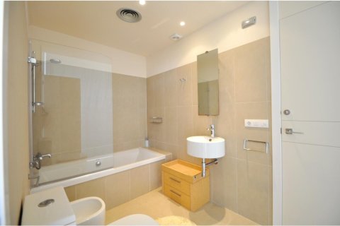 Сasa de 4 dormitorios en venta en Lloret de Mar, Gerona, Cataluña, Spain № 1376 - foto 22