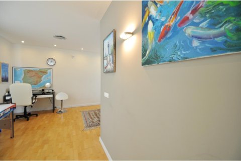 Сasa de 4 dormitorios en venta en Lloret de Mar, Gerona, Cataluña, Spain № 1376 - foto 13