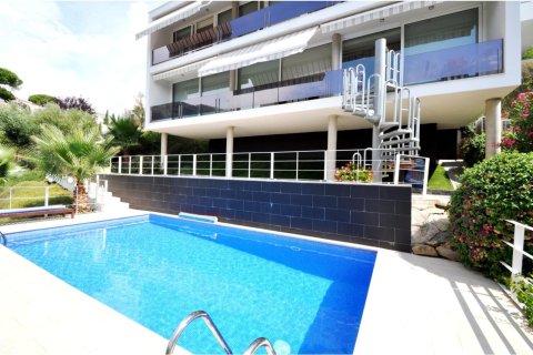Сasa de 4 dormitorios en venta en Lloret de Mar, Gerona, Cataluña, Spain № 1376