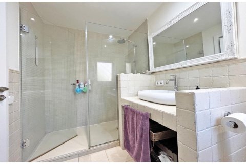 Сasa de 4 dormitorios en venta en Lloret de Mar, Gerona, Cataluña, Spain № 1378 - foto 24