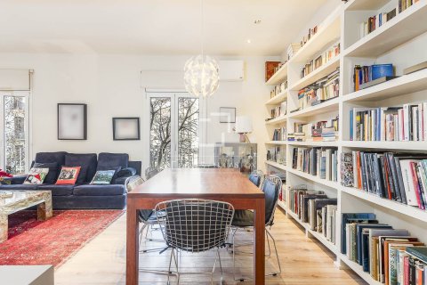 Apartamento de 3 dormitorios en venta en Barcelona, Cataluña, Spain № 3782