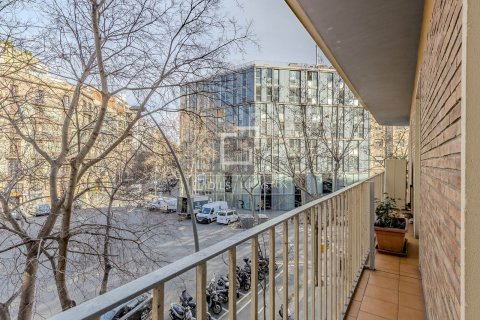 Купить квартиру в Барселона, Испания с 3 спальни, 110м², № 3782 - фото 2