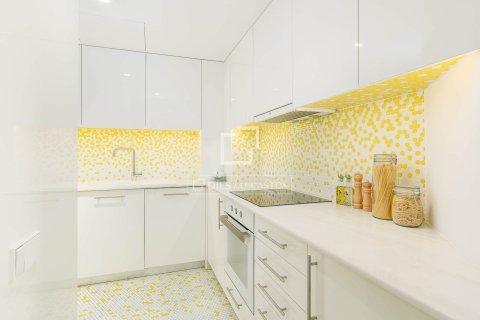 Apartamento de 2 dormitorios en venta en Barcelona, Cataluña, Spain № 3783 - foto 5