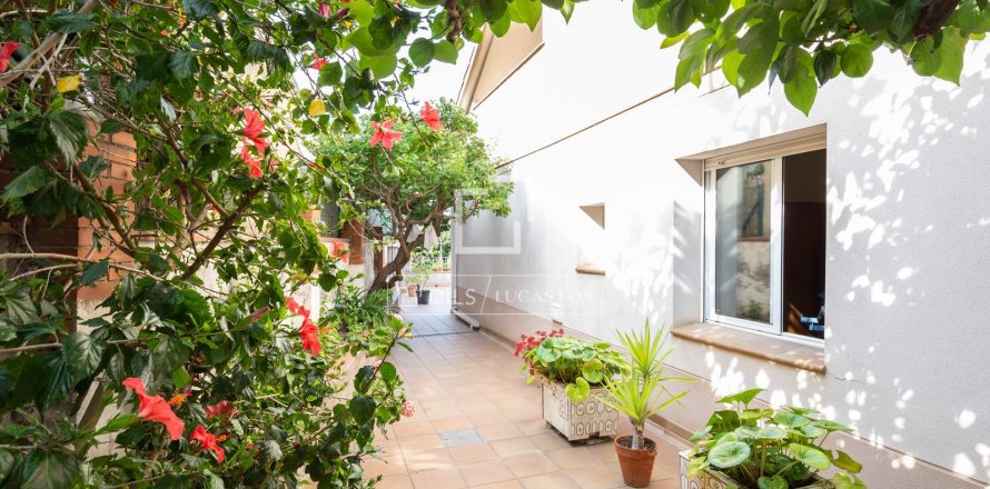 Villa de 6 dormitorios en venta en Esplugues de Llobregat, Barcelona, Cataluña, Spain № 4408