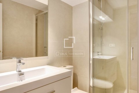 Apartamento de 2 dormitorios en venta en Barcelona, Cataluña, Spain № 4404 - foto 22