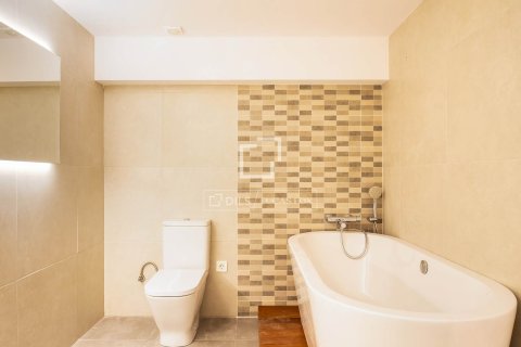 Apartamento de 2 dormitorios en venta en Barcelona, Cataluña, Spain № 4404 - foto 17