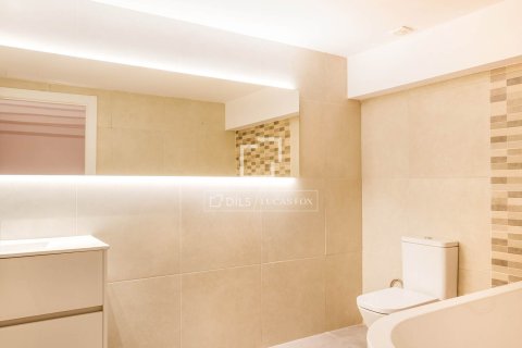 Apartamento de 2 dormitorios en venta en Barcelona, Cataluña, Spain № 4404 - foto 19