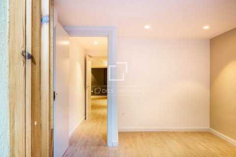 Apartamento de 2 dormitorios en venta en Barcelona, Cataluña, Spain № 4404 - foto 13