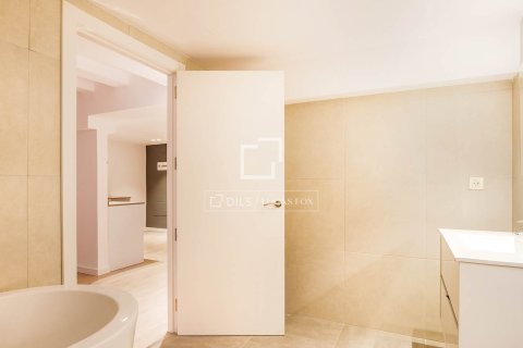 Apartamento de 2 dormitorios en venta en Barcelona, Cataluña, Spain № 4404 - foto 18