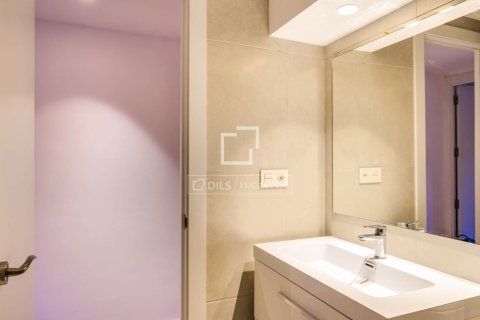 Apartamento de 2 dormitorios en venta en Barcelona, Cataluña, Spain № 4404 - foto 23