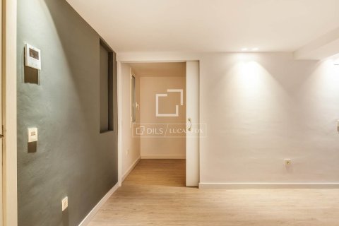 Apartamento de 2 dormitorios en venta en Barcelona, Cataluña, Spain № 4404 - foto 20