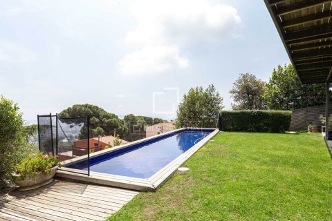 Villa de 4 dormitorios en venta en Barcelona, Cataluña, Spain № 4405 - foto 2